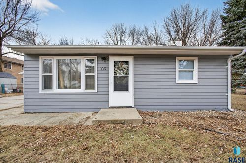 109 S Columbia St, Harrisburg, SD, 57032-7728 | Card Image