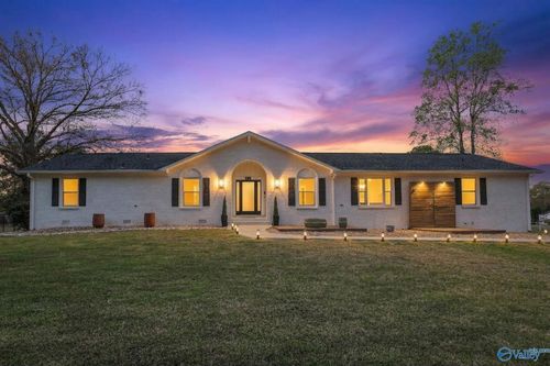 2401 Old Creek Trl Se, Decatur, AL, 35603-5139 | Card Image
