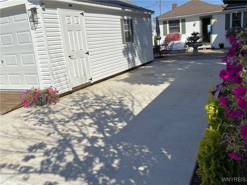 5669 West Blf, Olcott, NY, 14126-9532 | Card Image