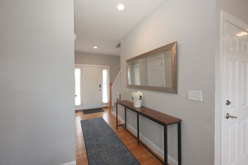 142 Brookview Drive, Hooksett, NH, 03106 | Card Image