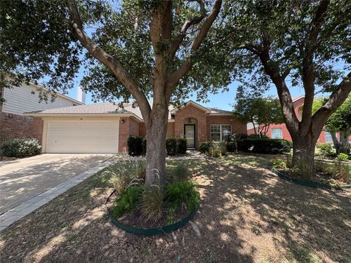 305 E Clover Park Dr, Fort Worth, TX, 76140-5561 | Card Image