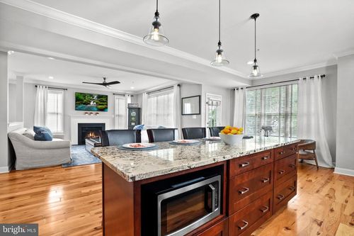 111 Potters Pond Dr, PHOENIXVILLE, PA, 19460-2275 | Card Image
