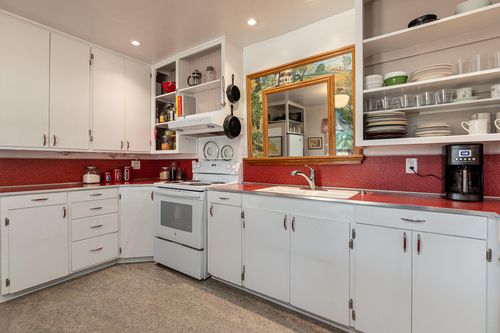 107 S 300 E, Kanab, UT, 84741-3702 | Card Image