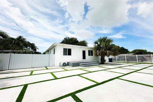 2740 Nw 49th St, Miami, FL, 33142-3555 | Card Image