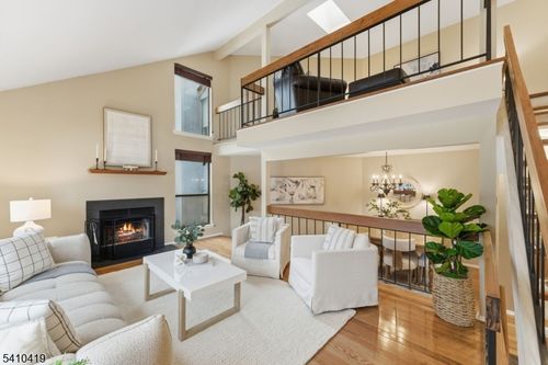 40-40 Chestnut Ct, Basking Ridge, NJ, 07920-3110 | Card Image