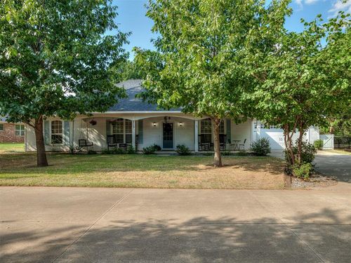215 E Haven Ln, Mustang, OK, 73064-4042 | Card Image