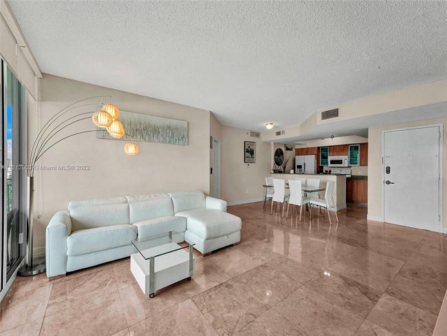 APT-806 - 17555 Atlantic Blvd, Condo with 2 bedrooms, 2 bathrooms and null parking in Sunny Isles Beach FL | Image 4