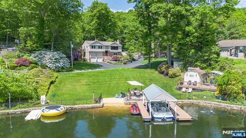 21 Skyline Dr, Andover, NJ, 07821-5802 | Card Image