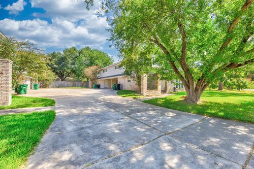 10810 Sugar Hill Dr, Houston, TX, 77042-1671 | Card Image