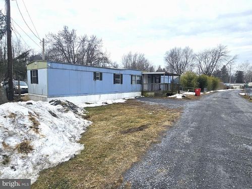 trlr-131-198 Black Gap Rd, FAYETTEVILLE, PA, 17222-9597 | Card Image