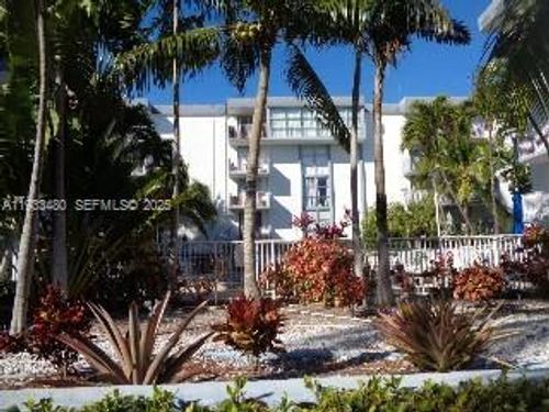 apt-320-1801 S Treasure Dr, North Bay Village, FL, 33141-4556 | Card Image