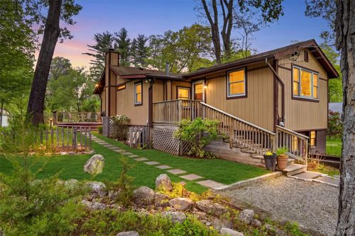 3079 Maqua Pl, Mohegan Lake, NY, 10547-1819 | Card Image