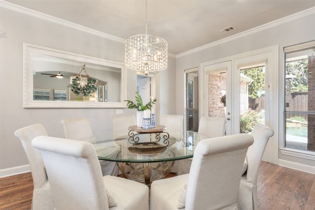 Large breakfast area. Enough space for 8 seats! | Image 9