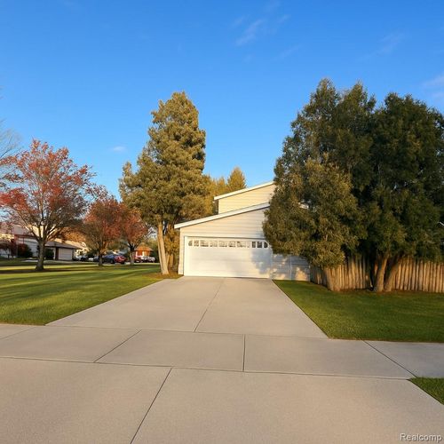 3674 Forge Dr, Troy, MI, 48083-5639 | Card Image