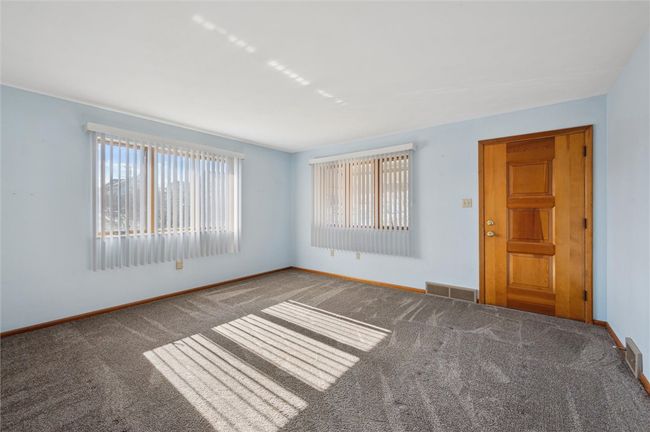 502 Sycamore St, House other with 3 bedrooms, 2 bathrooms and 2 parking in Vandergrift PA | Image 14