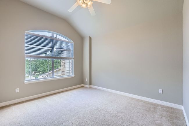 Comfortable guest or kids’ room with front-facing windows | Image 20