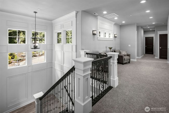 Second floor landing | Image 21