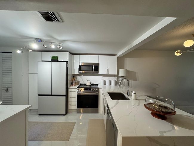 APT-907 - 3499 Oaks Way, Condo with 2 bedrooms, 2 bathrooms and null parking in Pompano Beach FL | Image 8
