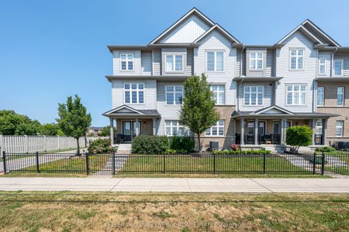 3 Cornerside Way, Whitby, ON, L1M0L8 | Card Image