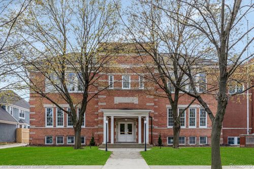 389 Saint Clair St, Grosse Pointe, MI, 48230-1501 | Card Image