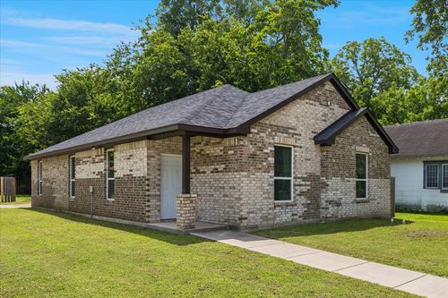 344 N Taylor St, Gainesville, TX, 76240-4218 | Card Image