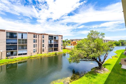 apt-301-8895 Fontainebleau Blvd, Miami, FL, 33172-4443 | Card Image