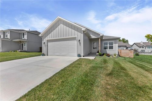 1128 S 12th Ter, Louisburg, KS, 66053-8411 | Card Image