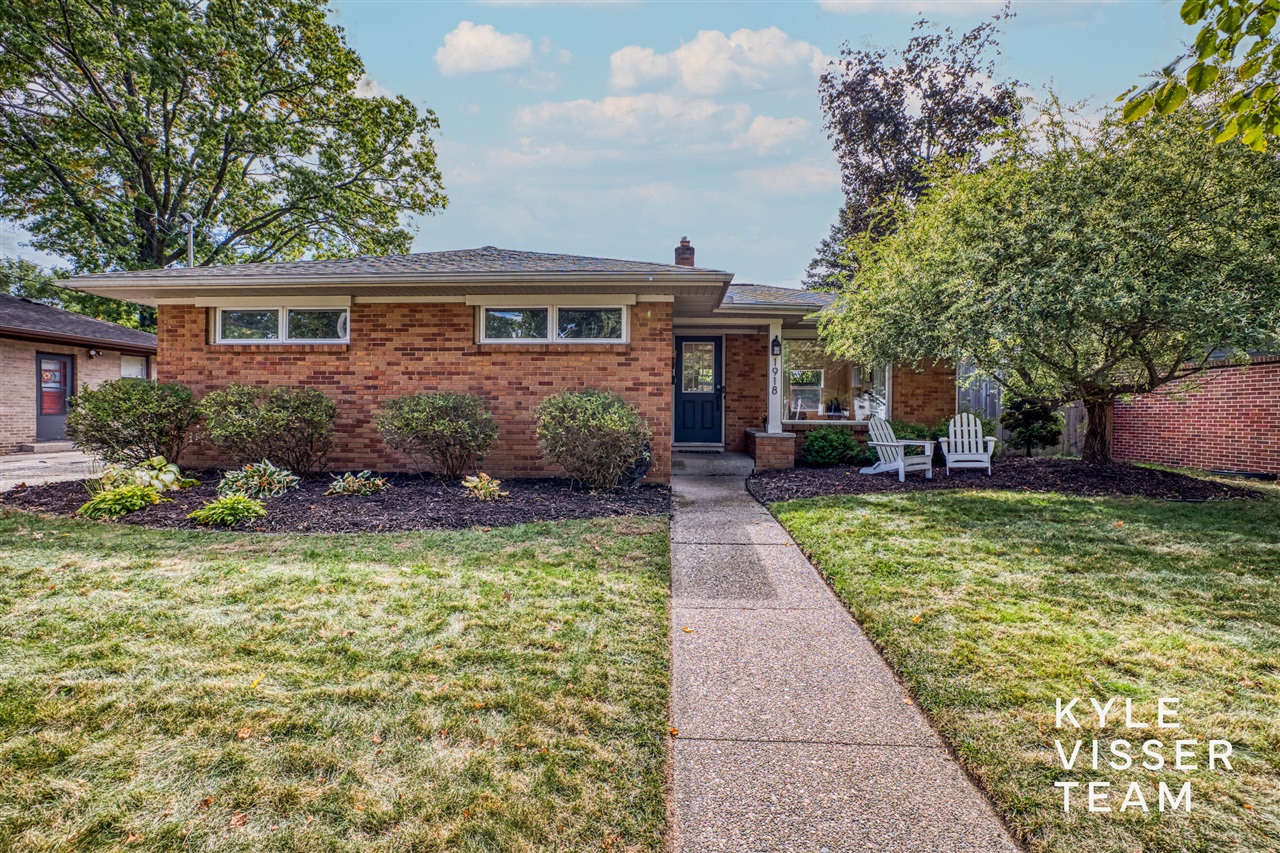 Adams St, Grand Rapids, MI 49506