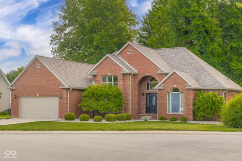 6126 Basswood Dr, Columbus, IN, 47201-8427 | Card Image