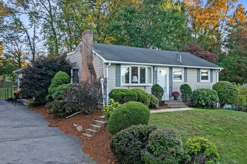 28 Robinson Rd, Woburn, MA, 01801-6141 | Card Image