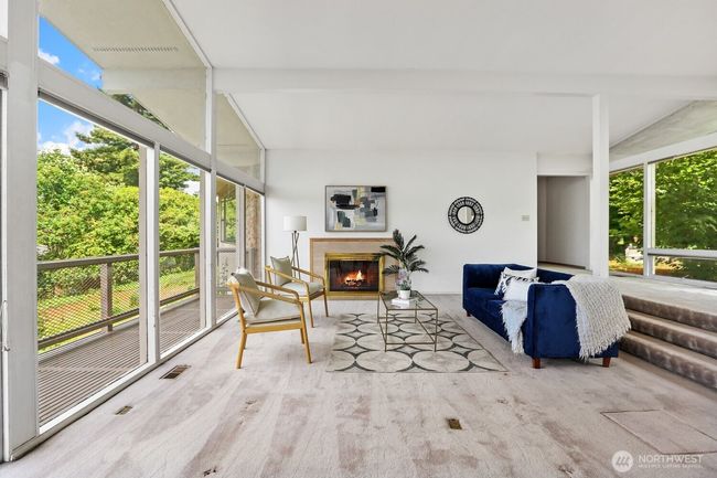 8840 Ne 24 Th St, House other with 5 bedrooms, 4 bathrooms and 3 parking in Clyde Hill WA | Image 6