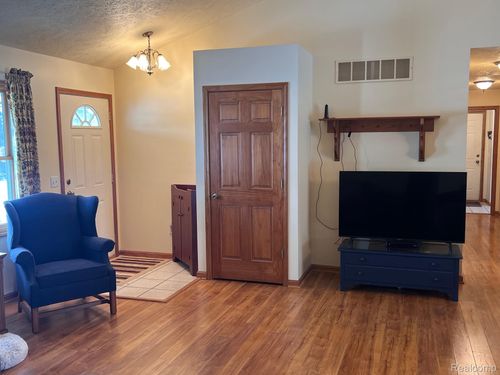 651 W Beard Rd, Perry, MI, 48872-9514 | Card Image