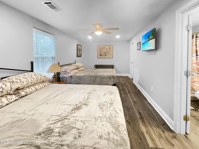 Cabin Bedroom | Image 17