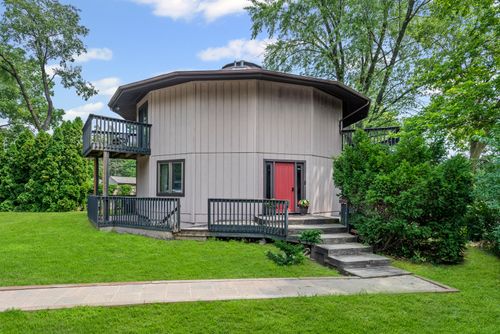 27W680 Warrenville Rd, Warrenville, IL, 60555-3905 | Card Image