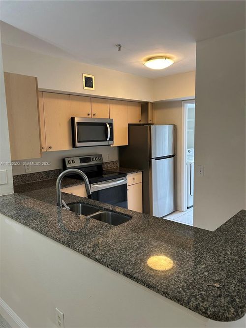 apt-302-2494 Centergate Dr, Miramar, FL, 33025-7281 | Card Image