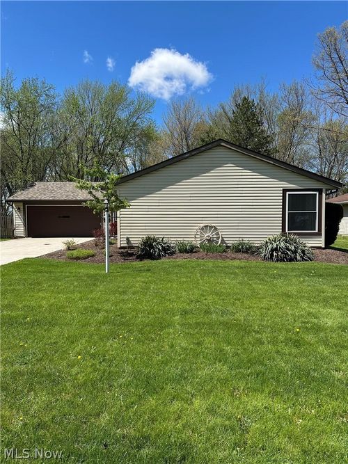6868 Middlebrook Blvd, Middleburg Heights, OH, 44130-2684 | Card Image