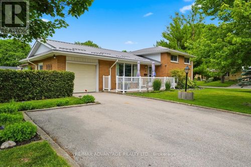 15 North Almond Place, London South (South T), ON, N5Z4C8 | Card Image