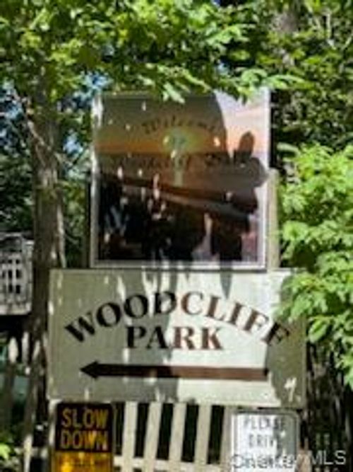 41 Woodcliff Trl, Calverton, NY, 11933-1249 | Card Image