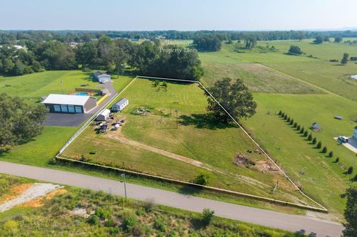 1020 Fanchers Mill Rd, Sparta, TN, 38583-5878 | Card Image