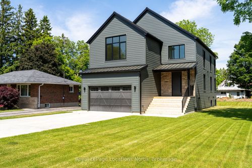 18 Melville St, Nottawa, ON, L0M1P0 | Card Image