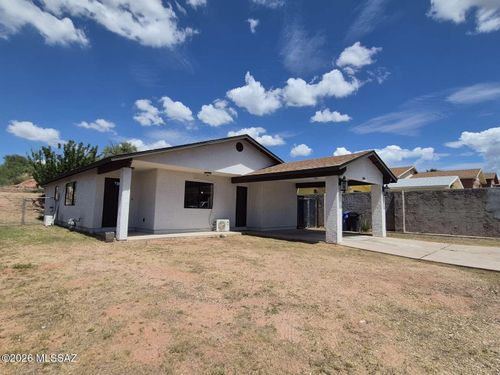 1061 E Parkway Dr, Nogales, AZ, 85621-3382 | Card Image