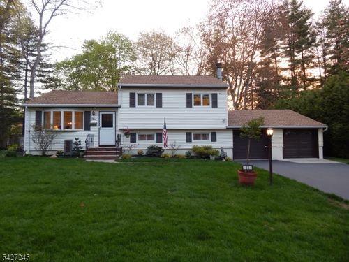 10 Lewis Rd, Montvale, NJ, 07645-2606 | Card Image