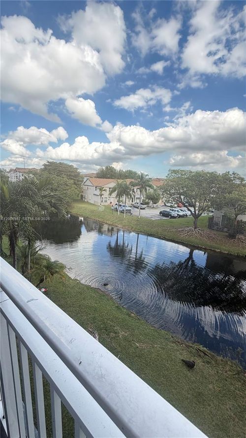 l304-9375 Fontainebleau Blvd, Miami, FL, 33172-5655 | Card Image