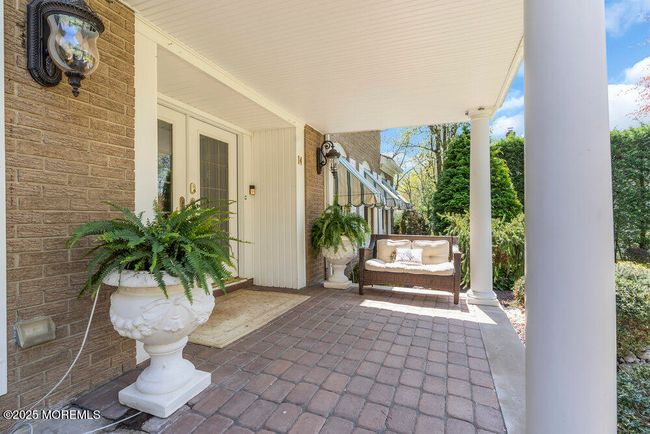 Front porch | Image 7