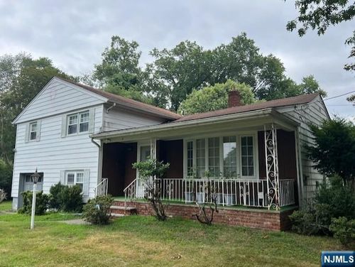 2 Deberg Dr, Old Tappan, NJ, 07675-7203 | Card Image