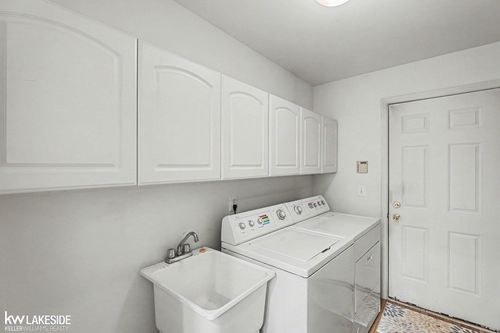 59438 Holly Ct, Washington Township, MI, 48094-3719 | Card Image