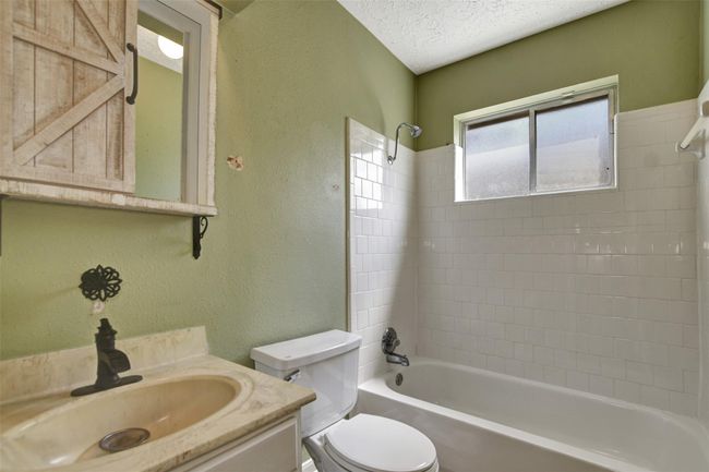 Secondary Bathroom | Image 30