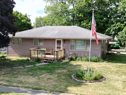 208 Union St, Crescent City, IL, 60928-8109 | Card Image