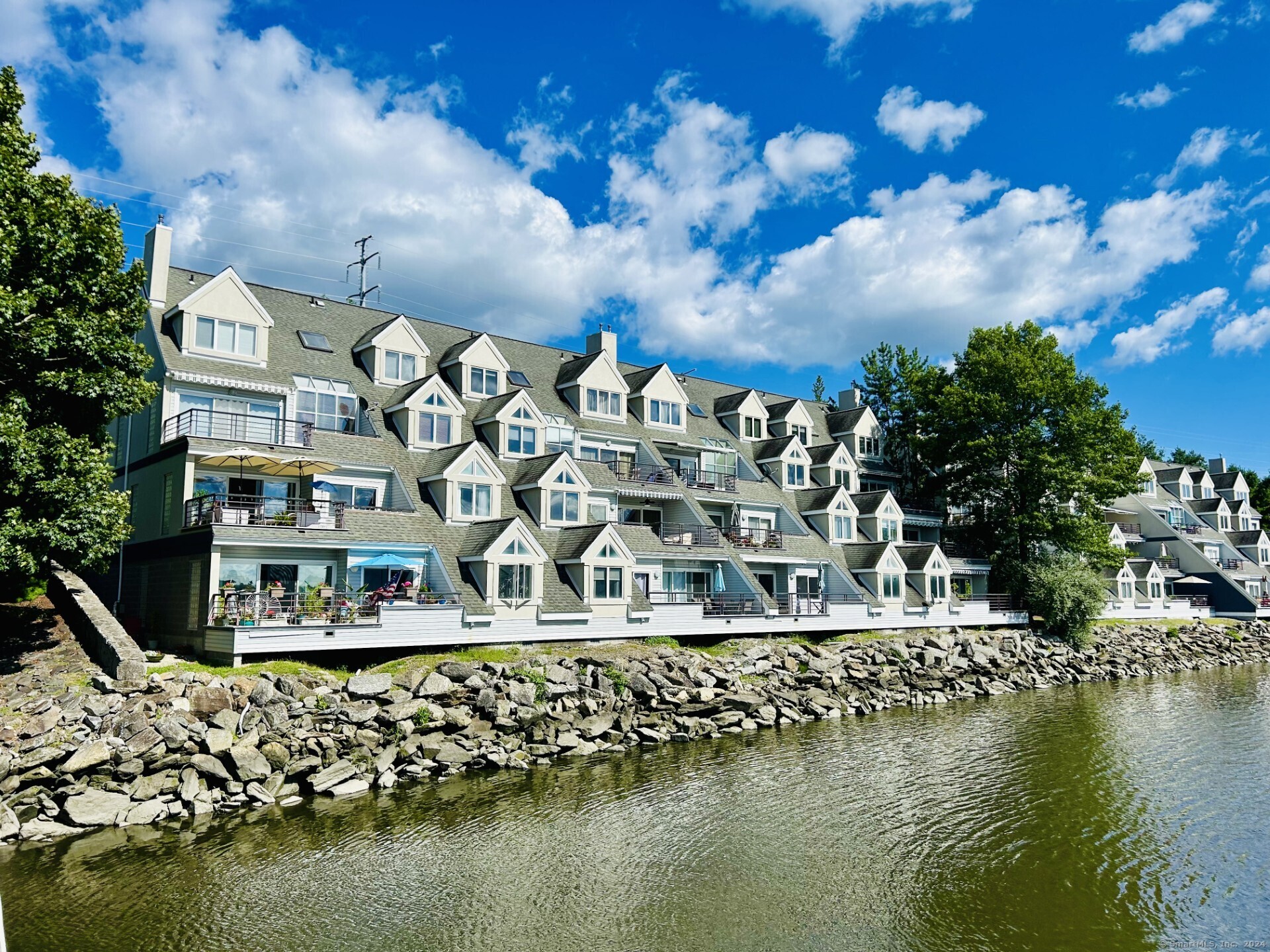 Popes Island Rd, Milford, CT 06461