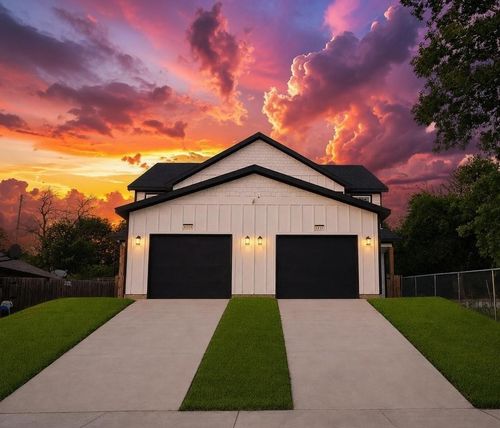 2211 Brookes St, Fort Worth, TX, 76105 | Card Image